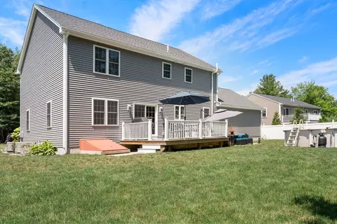 Exterior - 31 Brookside Dr, Douglas, MA 01516 photo 6 of 9