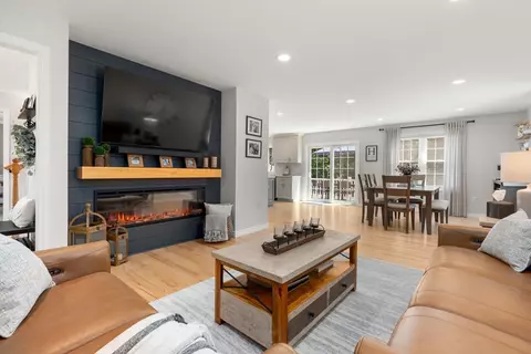 Living - 31 Brookside Dr, Douglas, MA 01516 photo 1 of 4