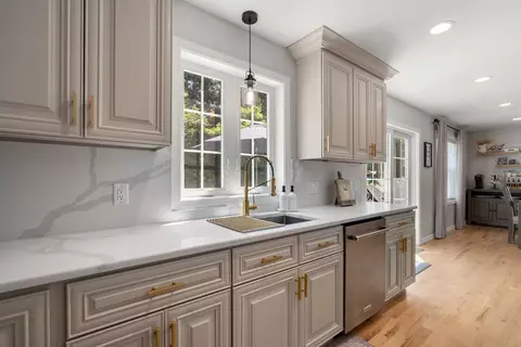 Kitchen - 31 Brookside Dr, Douglas, MA 01516 photo 4 of 5