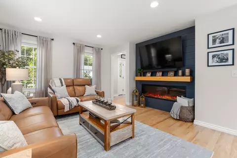Living - 31 Brookside Dr, Douglas, MA 01516 photo 2 of 4