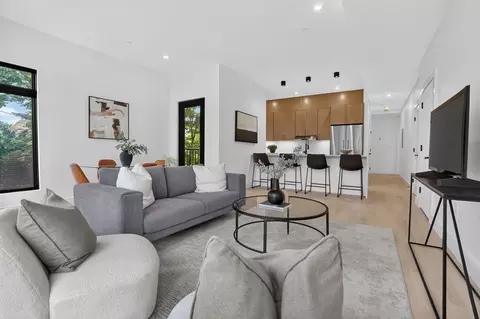 13 Clyde St #E, Somerville, MA 02145