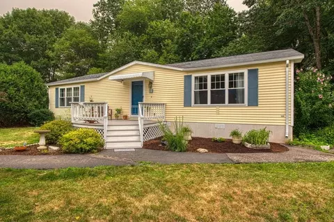 11 Hawthorne St, Rockland, MA 02370