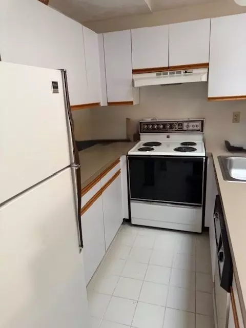 Kitchen - 35 Ashumet Rd #4D, Mashpee, MA 02649 photo 2 of 2