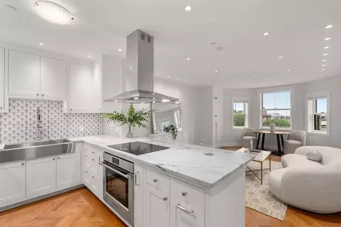390 Commonwealth Ave #706, Boston, MA 02215