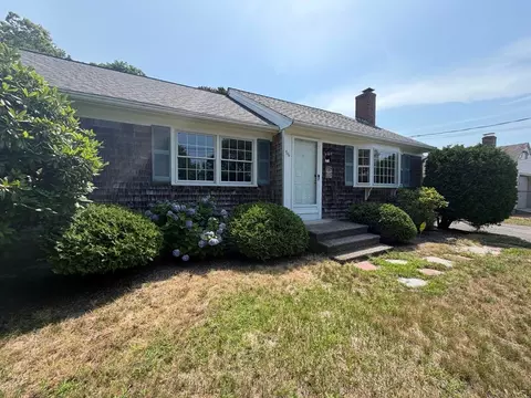 96 Pawkannawkut Dr, Yarmouth, MA 02664