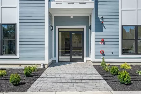 Exterior - 260 Elm St, Everett, MA 02149 photo 2 of 6