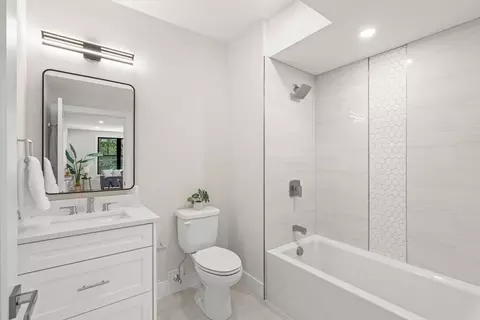 Bath - 260 Elm St, Everett, MA 02149 photo 3 of 4