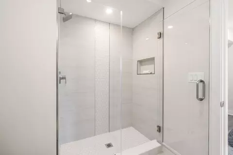 Bath - 260 Elm St, Everett, MA 02149 photo 2 of 4