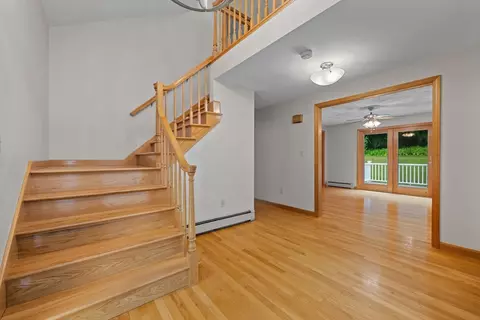 Entry Way - 75 Allen Rd, Brookfield, MA 01506 photo 1 of 6