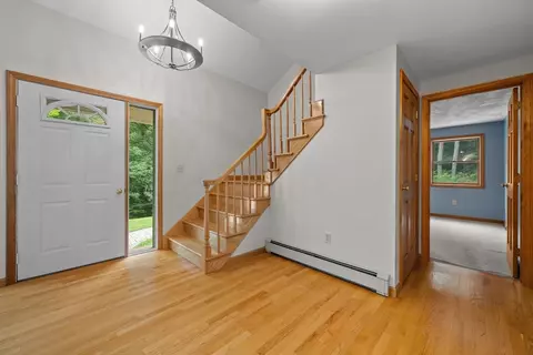 Entry Way - 75 Allen Rd, Brookfield, MA 01506 photo 2 of 6