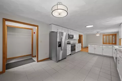 Kitchen - 75 Allen Rd, Brookfield, MA 01506 photo 1 of 4