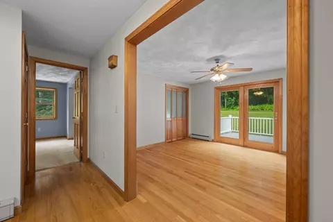 Entry Way - 75 Allen Rd, Brookfield, MA 01506 photo 4 of 6