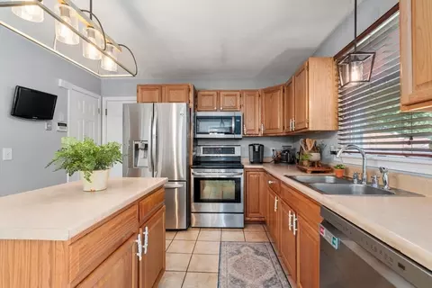 44 Fallston St, Springfield, MA 01119 photo 8