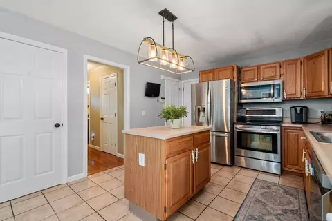 44 Fallston St, Springfield, MA 01119 photo 9