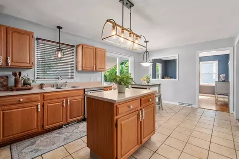 44 Fallston St, Springfield, MA 01119 photo 10