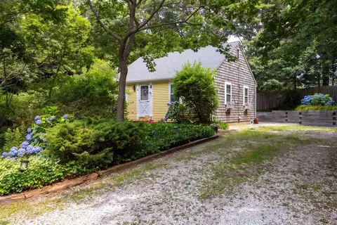 22 Country Ln, Chatham, MA 02659