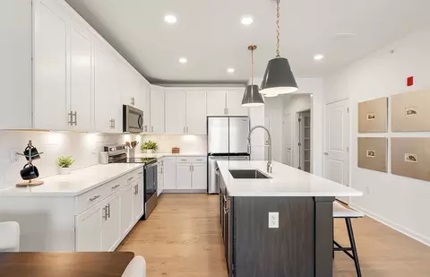 141 E Point Dr #212, East Providence, RI 02916
