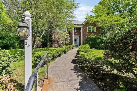 25 Hundreds Cir, Wellesley, MA 02481
