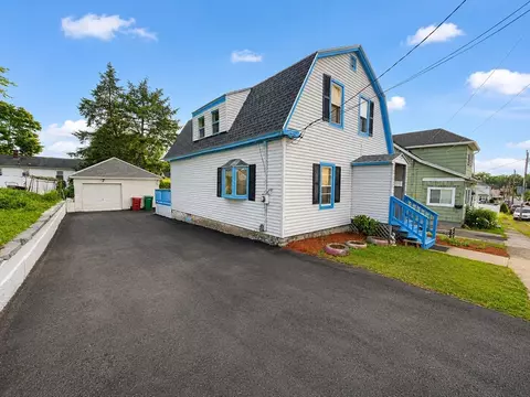 89 Sayles St, Lowell, MA 01851