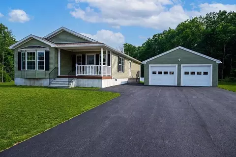 102 Topaz Ter, Gardner, MA 01440