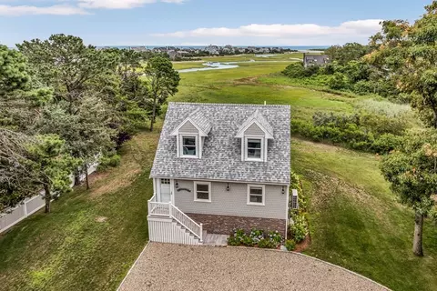 4 Arrowhead Cir, Sandwich, MA 02537