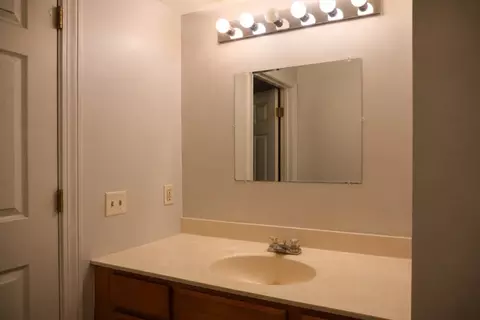 Bath - 94 Whitins Rd, Sutton, MA 01590 photo 5 of 5