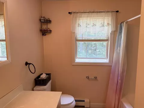 Bath - 94 Whitins Rd, Sutton, MA 01590 photo 3 of 5