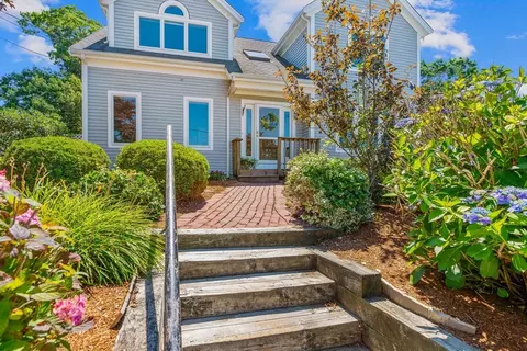 24 Bluff Ave, Mashpee, MA 02649 photo 1