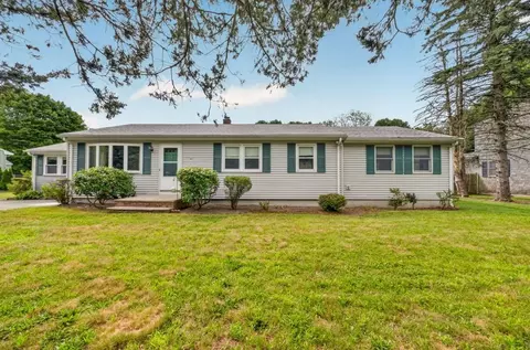330 Cross Rd, Dartmouth, MA 02747