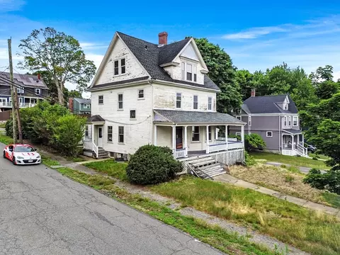 33 High St, Stoneham, MA 02180