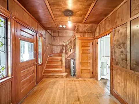 Entry Way - 33 High St, Stoneham, MA 02180 photo 1 of 1