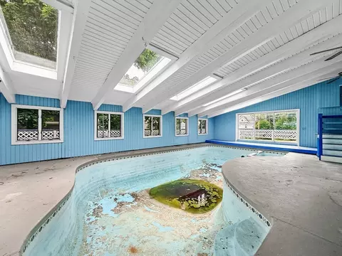 Exterior - 33 High St, Stoneham, MA 02180 photo 2 of 3