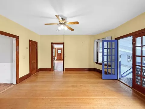 Living - 33 High St, Stoneham, MA 02180 photo 4 of 10
