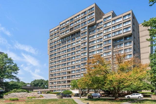 250 Hammond Pond Pkwy #1208N, Chestnut Hill, MA 02467