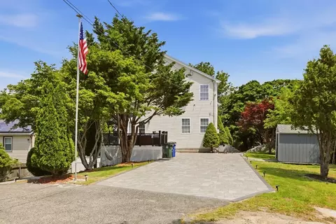 Exterior - 724 Woodman St, Fall River, MA 02724 photo 1 of 7