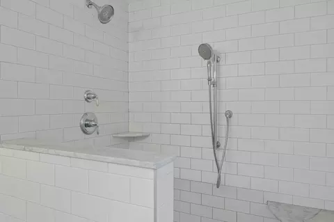 Bath - 10 Sadler Rd, Upton, MA 01568 photo 3 of 4