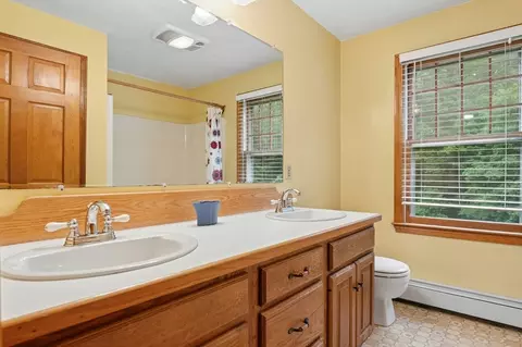 Bath - 10 Sadler Rd, Upton, MA 01568 photo 4 of 4