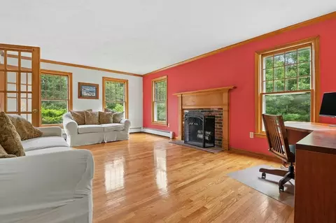 Living - 10 Sadler Rd, Upton, MA 01568 photo 4 of 6