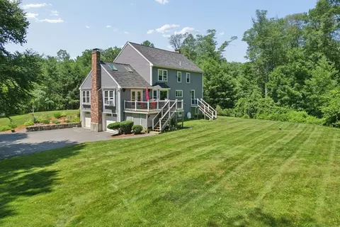 Exterior - 10 Sadler Rd, Upton, MA 01568 photo 3 of 7