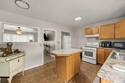 72 Tower St, Fall River, MA 02724 photo 15