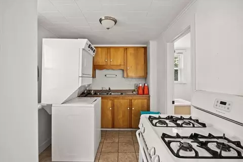 72 Tower St, Fall River, MA 02724 photo 28