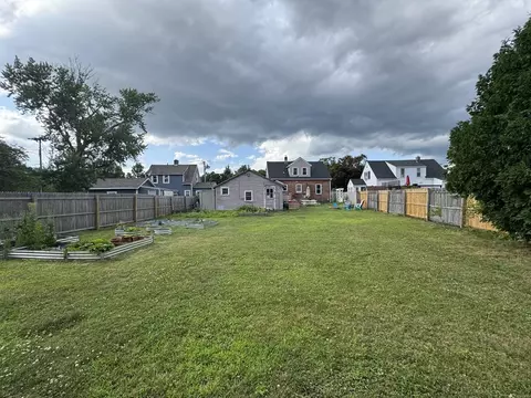Exterior - 245 Plumtree Rd, Springfield, MA 01118 photo 5 of 5