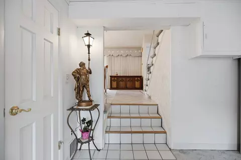 Entry Way - 37 Rustcraft Rd, Dedham, MA 02026 photo 2 of 2