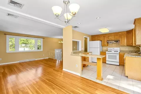 Living - 5 Shepard Rd, Franklin, MA 02038 photo 6 of 8