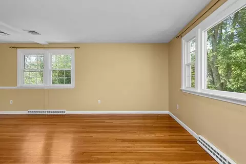 Living - 5 Shepard Rd, Franklin, MA 02038 photo 2 of 8