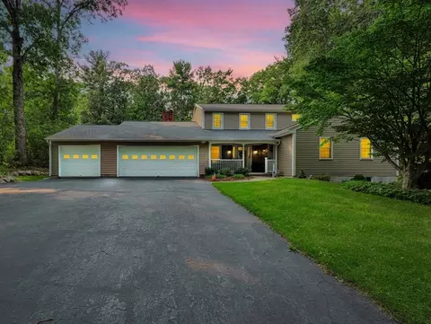 198 Meadow Wood Dr, Holden, MA 01520