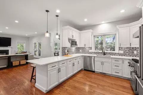 Kitchen - 11 Shadow Ln, Wellesley, MA 02482 photo 3 of 4