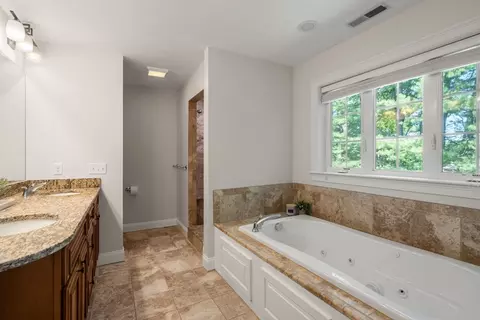 Bath - 11 Shadow Ln, Wellesley, MA 02482 photo 3 of 5
