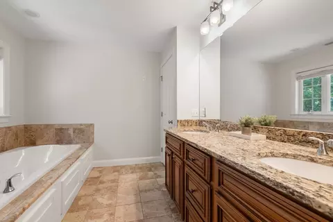 Bath - 11 Shadow Ln, Wellesley, MA 02482 photo 4 of 5