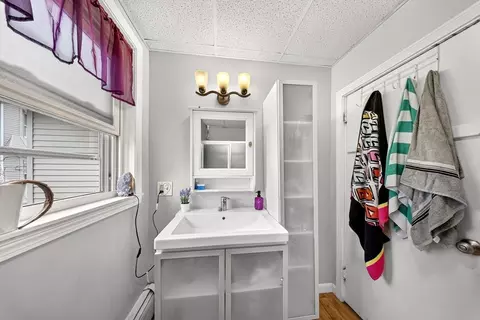 Bath - 40 Lincoln Ave, Fall River, MA 02720 photo 4 of 5